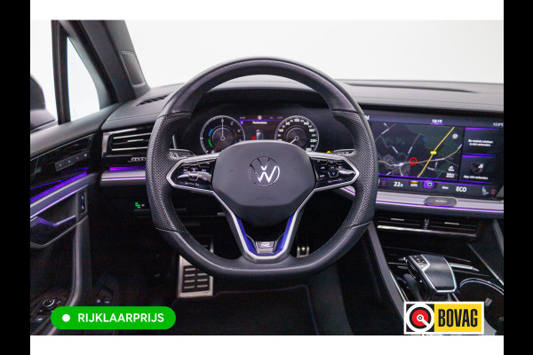 Volkswagen Touareg 3.0 TSi 4MOTION R-line 462 PK | Panoramadak | Luchtvering | Leer | Travel Assist | El.verstelbare stoel met geheugen, Wegklapbare trekhaak, Stoel- stuurverwarming, Keyless, Sfeerverlichting