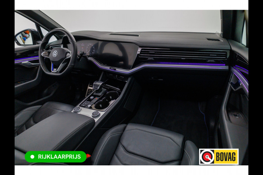 Volkswagen Touareg 3.0 TSi 4MOTION R-line 462 PK | Panoramadak | Luchtvering | Leer | Travel Assist | El.verstelbare stoel met geheugen, Wegklapbare trekhaak, Stoel- stuurverwarming, Keyless, Sfeerverlichting