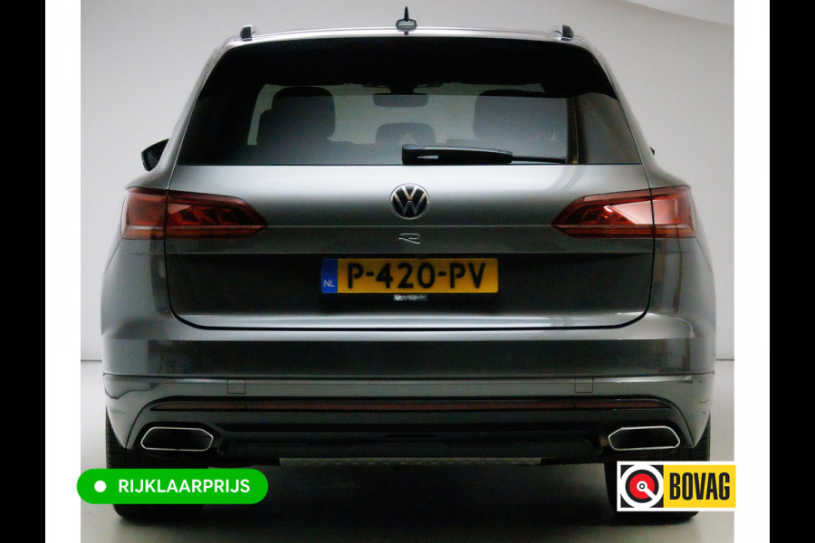 Volkswagen Touareg 3.0 TSi 4MOTION R-line 462 PK | Panoramadak | Luchtvering | Leer | Travel Assist | El.verstelbare stoel met geheugen, Wegklapbare trekhaak, Stoel- stuurverwarming, Keyless, Sfeerverlichting