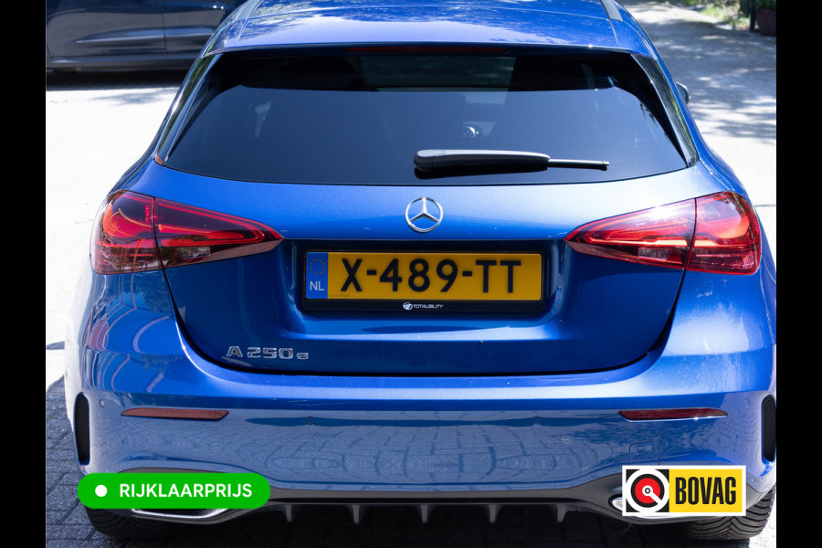 Mercedes-Benz A-Klasse 250 e AMG Line | Pano dak | Stoelverw. | Cruise | 19"all season | Sfeerverlichting | Climate control | Navigatie