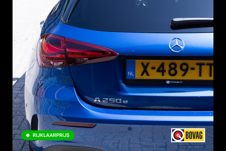 Mercedes-Benz A-Klasse 250 e AMG Line | Pano dak | Stoelverw. | Cruise | 19"all season | Sfeerverlichting | Climate control | Navigatie