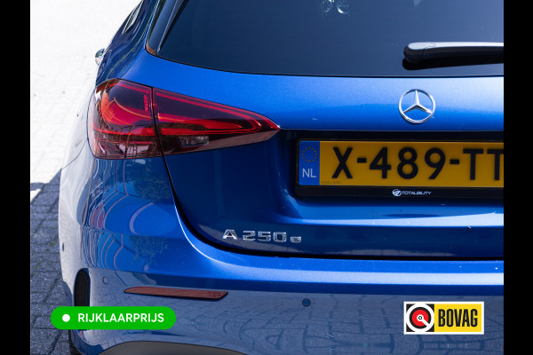 Mercedes-Benz A-Klasse 250 e AMG Line | Pano dak | Stoelverw. | Cruise | 19"all season | Sfeerverlichting | Climate control | Navigatie