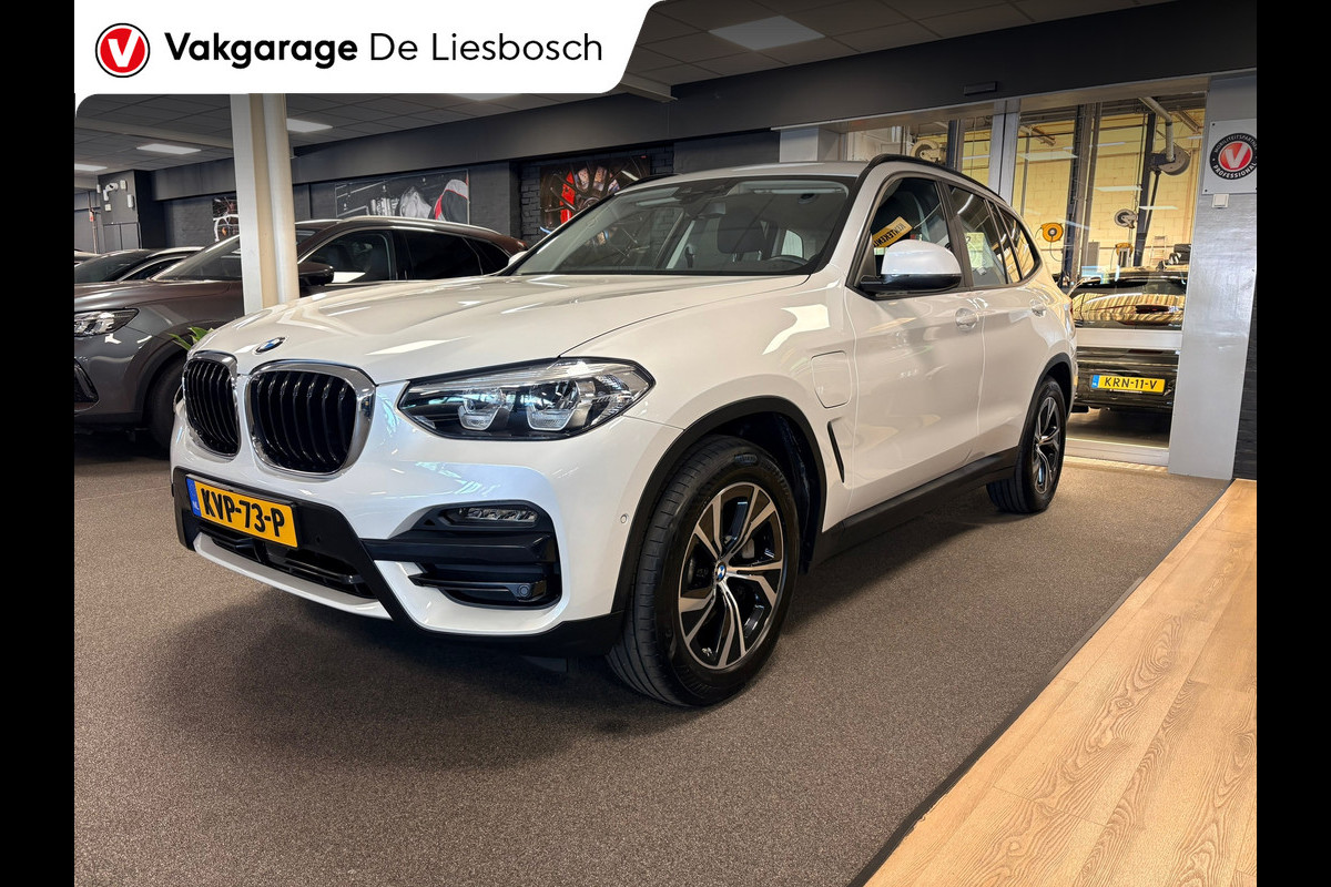BMW X3 XDrive30e Executive / stoelverwarming / cruisecontrol / trekhaak / camera + pdcdealer onderhouden