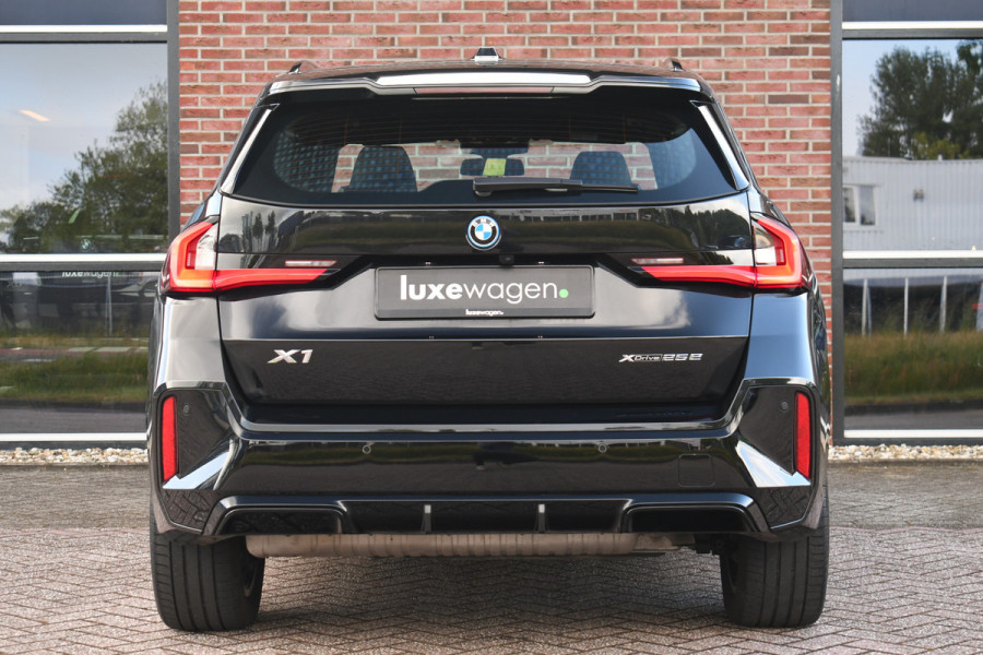 BMW X1 xDrive25e M-Sport Trekhaak Premium ACC-voorbereiding 18inch Camera AC-Snelladen