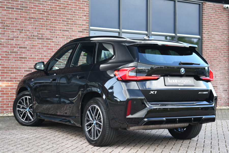 BMW X1 xDrive25e M-Sport Trekhaak Premium ACC-voorbereiding 18inch Camera AC-Snelladen
