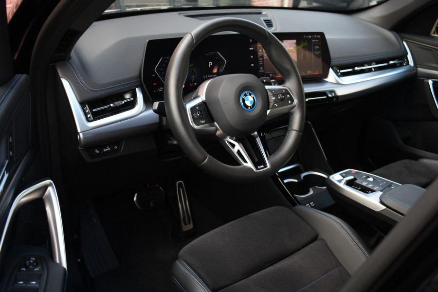 BMW X1 xDrive25e M-Sport Trekhaak Premium ACC-voorbereiding 18inch Camera AC-Snelladen
