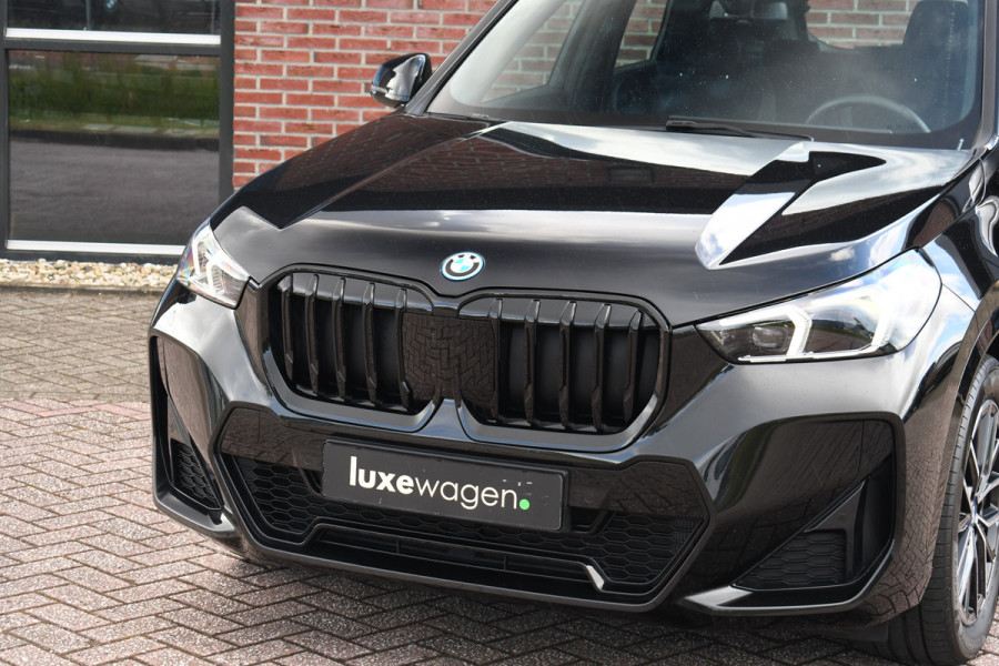 BMW X1 xDrive25e M-Sport Trekhaak Premium ACC-voorbereiding 18inch Camera AC-Snelladen