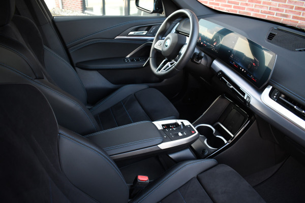 BMW X1 xDrive25e M-Sport Trekhaak Premium ACC-voorbereiding 18inch Camera AC-Snelladen