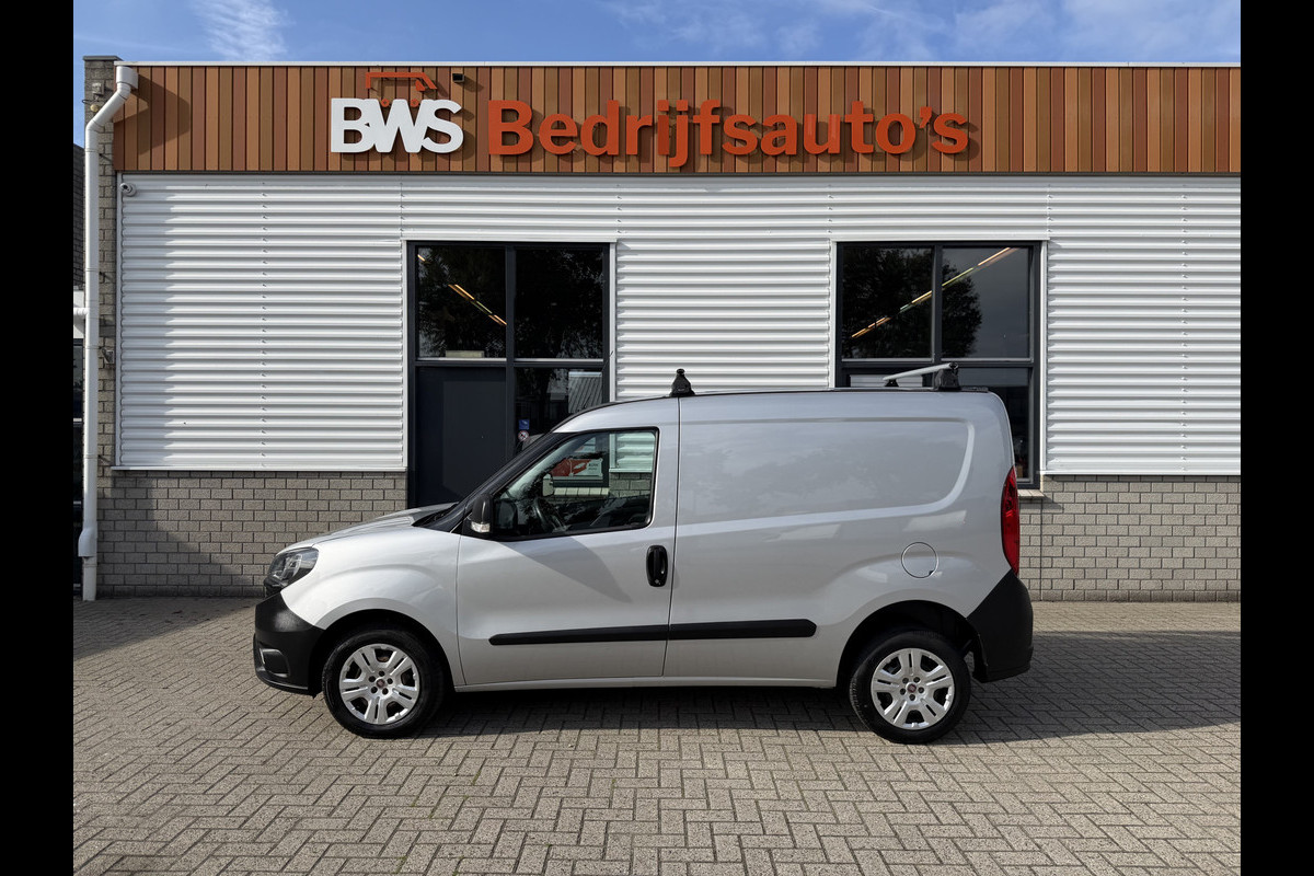 Fiat Doblò Cargo 1.3 MJ L1H1 Actual / vaste prijs rijklaar € 6950 ex btw / lease vanaf € 117 / euro 6 / bpm vrij / airco / trekhaak / schuifdeur / zilver metallic !