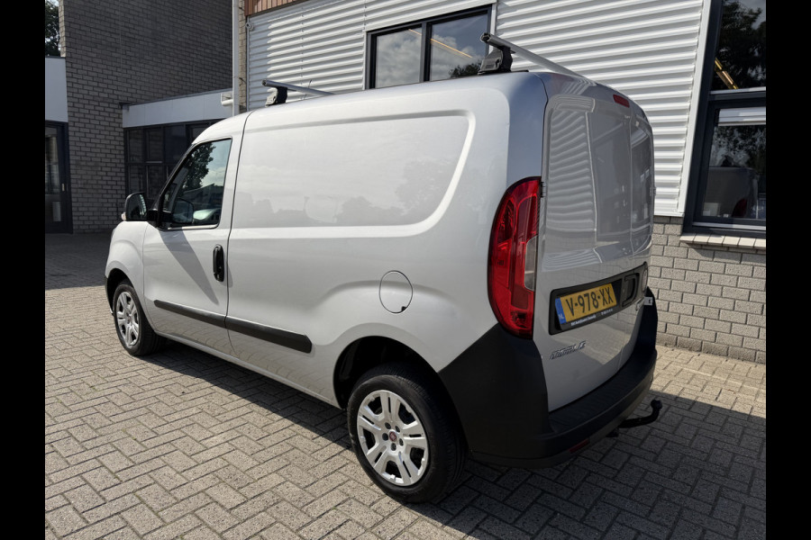Fiat Doblò Cargo 1.3 MJ L1H1 Actual / vaste prijs rijklaar € 6950 ex btw / lease vanaf € 117 / euro 6 / bpm vrij / airco / trekhaak / schuifdeur / zilver metallic !