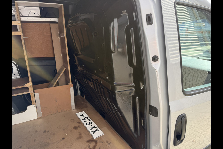 Fiat Doblò Cargo 1.3 MJ L1H1 Actual / vaste prijs rijklaar € 6950 ex btw / lease vanaf € 117 / euro 6 / bpm vrij / airco / trekhaak / schuifdeur / zilver metallic !