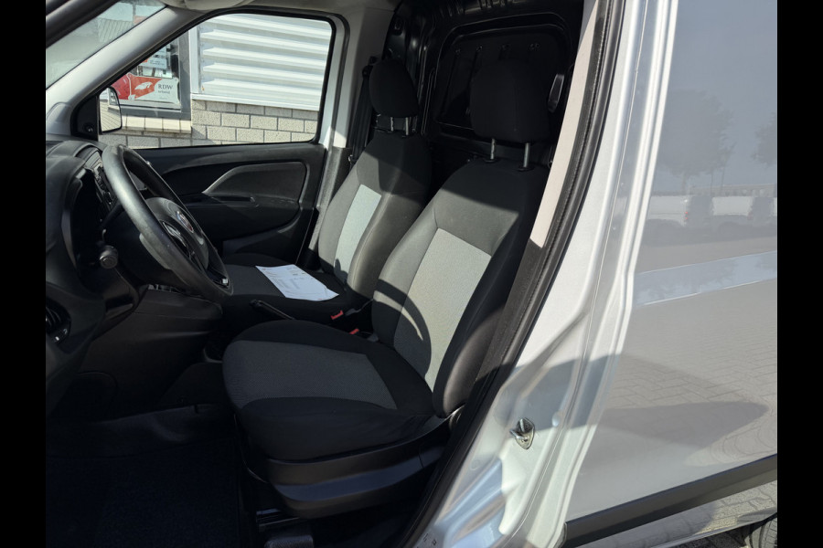 Fiat Doblò Cargo 1.3 MJ L1H1 Actual / vaste prijs rijklaar € 6950 ex btw / lease vanaf € 117 / euro 6 / bpm vrij / airco / trekhaak / schuifdeur / zilver metallic !