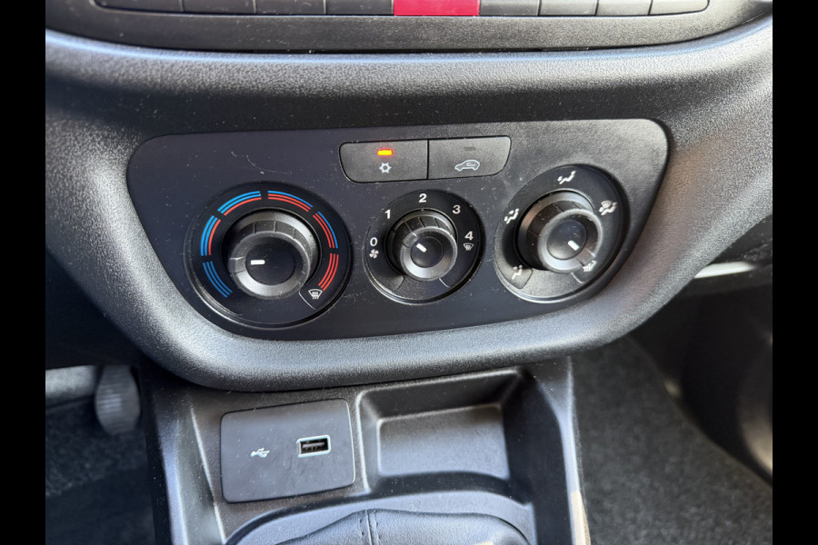 Fiat Doblò Cargo 1.3 MJ L1H1 Actual / vaste prijs rijklaar € 6950 ex btw / lease vanaf € 117 / euro 6 / bpm vrij / airco / trekhaak / schuifdeur / zilver metallic !