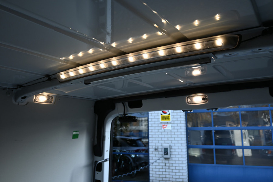 Mercedes-Benz Sprinter 315 CDI L1H1 RWD 10.25 inch MBUX met navigatie en camera, Trekhaak