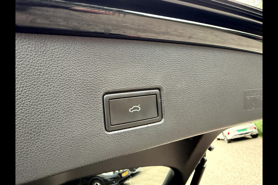 Volkswagen T-Roc 1.0 TSI Style Camera, App Connect, Elek.Achterklep, Trekhaak