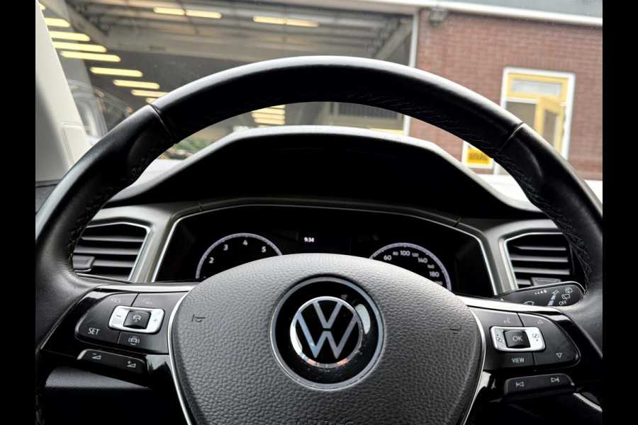 Volkswagen T-Roc 1.0 TSI Style Camera, App Connect, Elek.Achterklep, Trekhaak