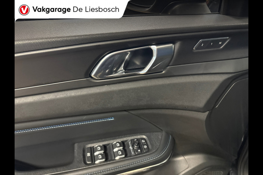 Lynk & Co 01 1.5 / Pano / Navigatie / Camera / Infinity / Memory / Elek.klep / Apple carplay