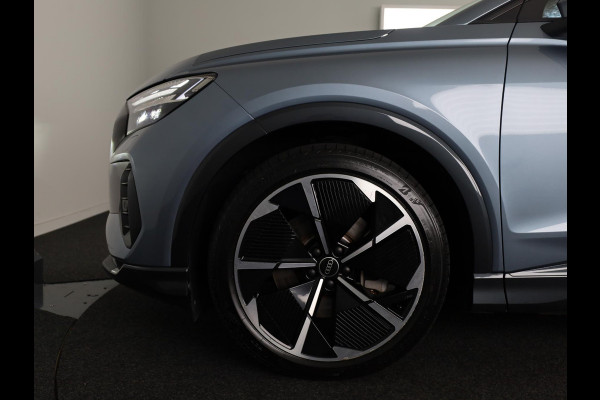 Audi Q4 e-tron 40 Launch edition Advanced Plus 77 kWh 204pk | Panoramadak | Trekhaak | Lederen bekleding | Apple Carplay/Android Auto | Cruise control adaptief | Warmtepomp |