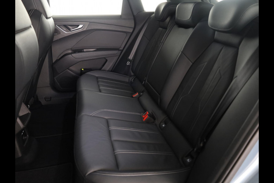 Audi Q4 e-tron 40 Launch edition Advanced Plus 77 kWh 204pk | Panoramadak | Trekhaak | Lederen bekleding | Apple Carplay/Android Auto | Cruise control adaptief | Warmtepomp |
