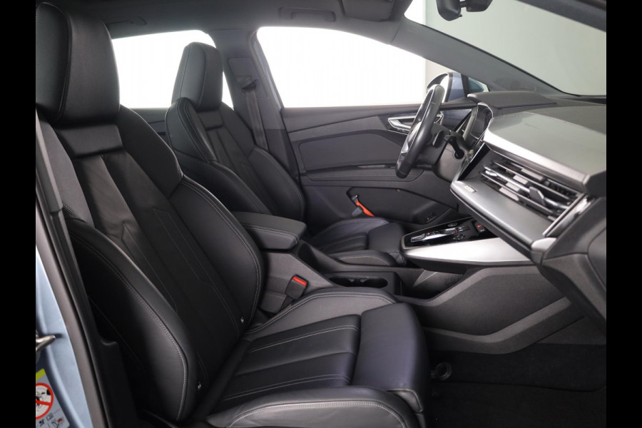 Audi Q4 e-tron 40 Launch edition Advanced Plus 77 kWh 204pk | Panoramadak | Trekhaak | Lederen bekleding | Apple Carplay/Android Auto | Cruise control adaptief | Warmtepomp |