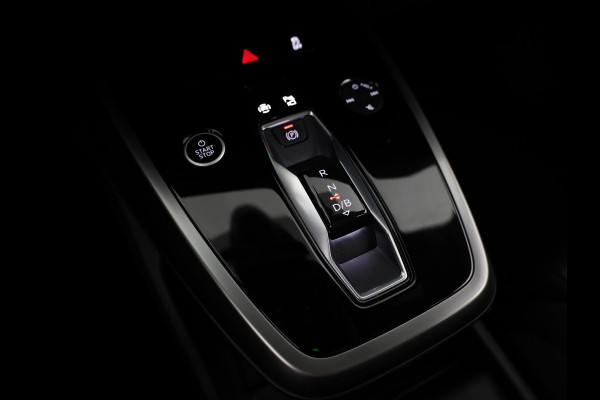Audi Q4 e-tron 40 Launch edition Advanced Plus 77 kWh 204pk | Panoramadak | Trekhaak | Lederen bekleding | Apple Carplay/Android Auto | Cruise control adaptief | Warmtepomp |