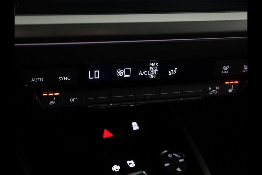 Audi Q4 e-tron 40 Launch edition Advanced Plus 77 kWh 204pk | Panoramadak | Trekhaak | Lederen bekleding | Apple Carplay/Android Auto | Cruise control adaptief | Warmtepomp |