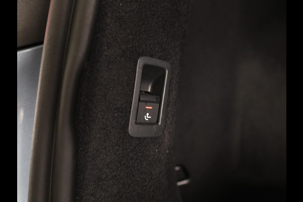 Audi Q4 e-tron 40 Launch edition Advanced Plus 77 kWh 204pk | Panoramadak | Trekhaak | Lederen bekleding | Apple Carplay/Android Auto | Cruise control adaptief | Warmtepomp |