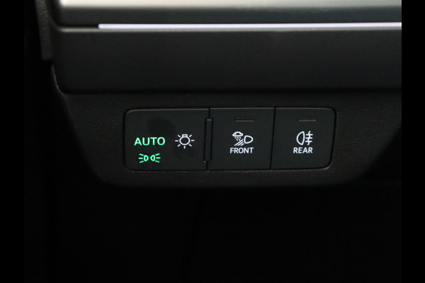 Audi Q4 e-tron 40 Launch edition Advanced Plus 77 kWh 204pk | Panoramadak | Trekhaak | Lederen bekleding | Apple Carplay/Android Auto | Cruise control adaptief | Warmtepomp |