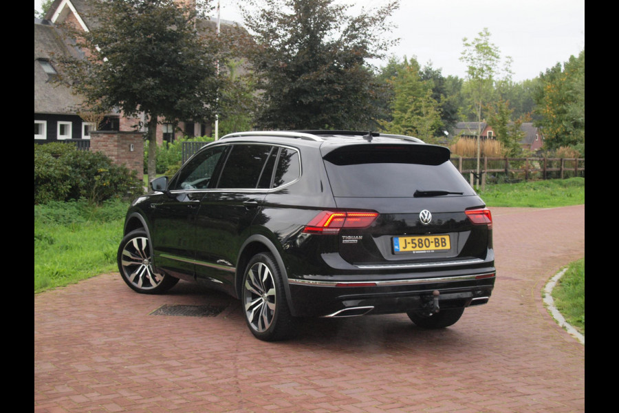 Volkswagen Tiguan Allspace 1.5 TSI Highline Business R 7p. | Panoramadak | Trekhaak | Camera | Sfeerverlichting | Apple Carplay | NL-Auto |