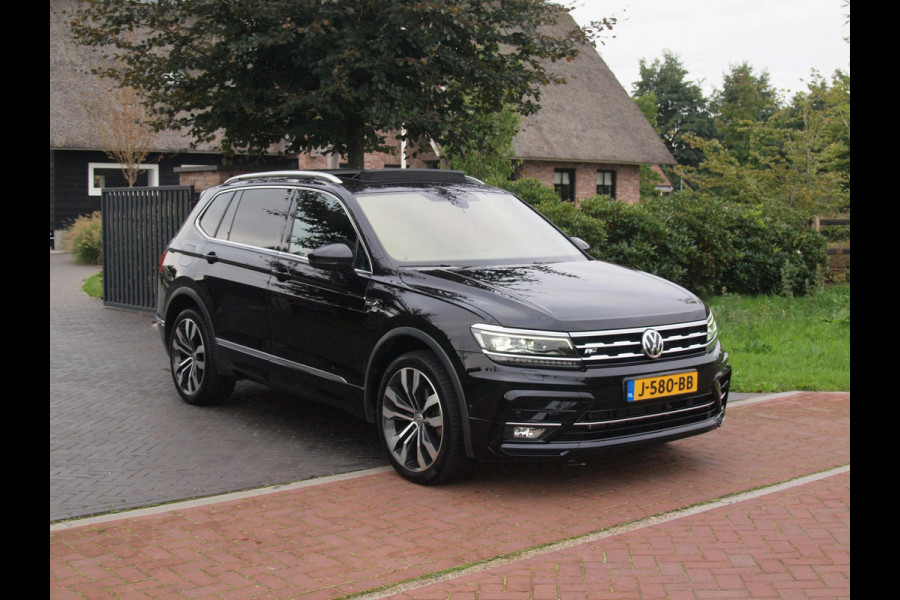 Volkswagen Tiguan Allspace 1.5 TSI Highline Business R 7p. | Panoramadak | Trekhaak | Camera | Sfeerverlichting | Apple Carplay | NL-Auto |