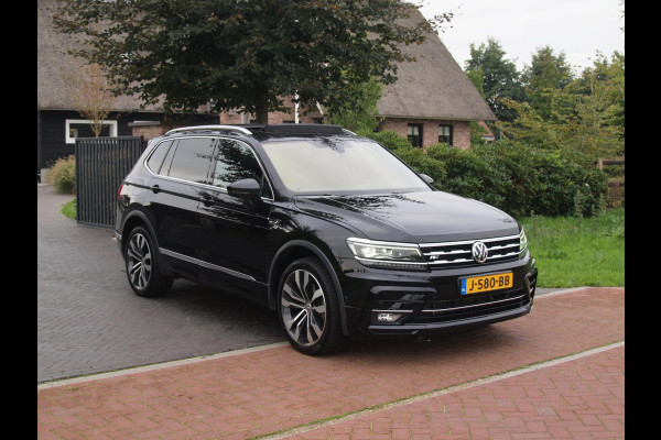 Volkswagen Tiguan Allspace 1.5 TSI Highline Business R 7p. | Panoramadak | Trekhaak | Camera | Sfeerverlichting | Apple Carplay | NL-Auto |
