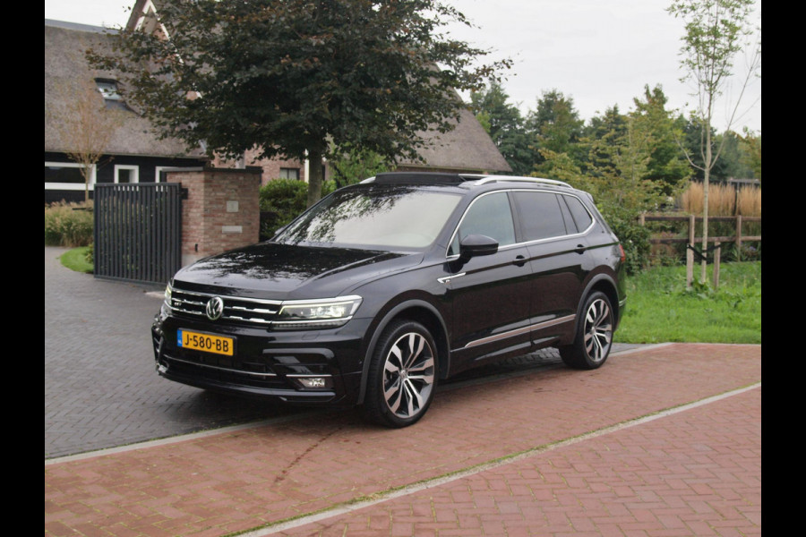 Volkswagen Tiguan Allspace 1.5 TSI Highline Business R 7p. | Panoramadak | Trekhaak | Camera | Sfeerverlichting | Apple Carplay | NL-Auto |