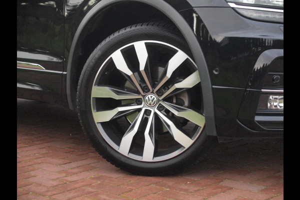 Volkswagen Tiguan Allspace 1.5 TSI Highline Business R 7p. | Panoramadak | Trekhaak | Camera | Sfeerverlichting | Apple Carplay | NL-Auto |