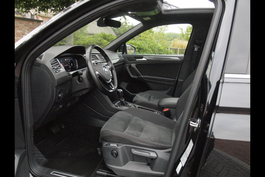 Volkswagen Tiguan Allspace 1.5 TSI Highline Business R 7p. | Panoramadak | Trekhaak | Camera | Sfeerverlichting | Apple Carplay | NL-Auto |