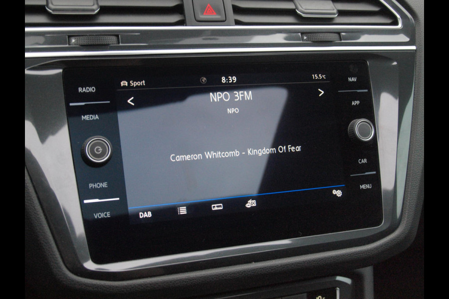 Volkswagen Tiguan Allspace 1.5 TSI Highline Business R 7p. | Panoramadak | Trekhaak | Camera | Sfeerverlichting | Apple Carplay | NL-Auto |