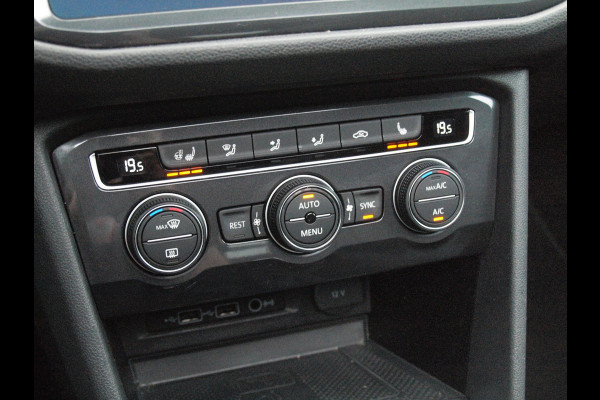 Volkswagen Tiguan Allspace 1.5 TSI Highline Business R 7p. | Panoramadak | Trekhaak | Camera | Sfeerverlichting | Apple Carplay | NL-Auto |