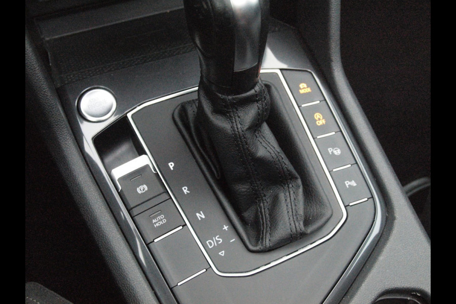 Volkswagen Tiguan Allspace 1.5 TSI Highline Business R 7p. | Panoramadak | Trekhaak | Camera | Sfeerverlichting | Apple Carplay | NL-Auto |