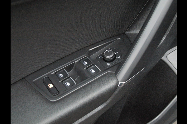 Volkswagen Tiguan Allspace 1.5 TSI Highline Business R 7p. | Panoramadak | Trekhaak | Camera | Sfeerverlichting | Apple Carplay | NL-Auto |