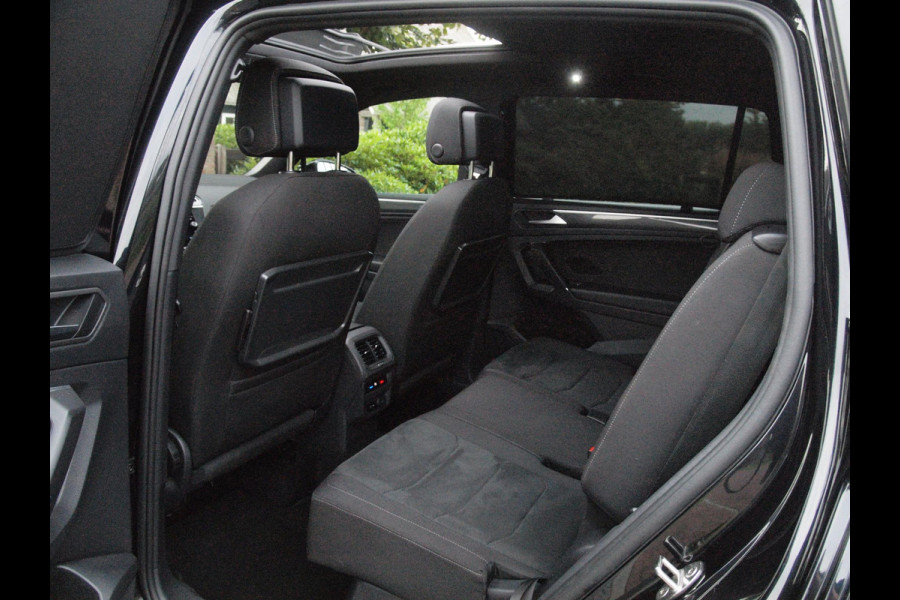 Volkswagen Tiguan Allspace 1.5 TSI Highline Business R 7p. | Panoramadak | Trekhaak | Camera | Sfeerverlichting | Apple Carplay | NL-Auto |