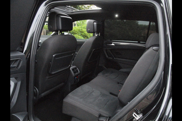 Volkswagen Tiguan Allspace 1.5 TSI Highline Business R 7p. | Panoramadak | Trekhaak | Camera | Sfeerverlichting | Apple Carplay | NL-Auto |