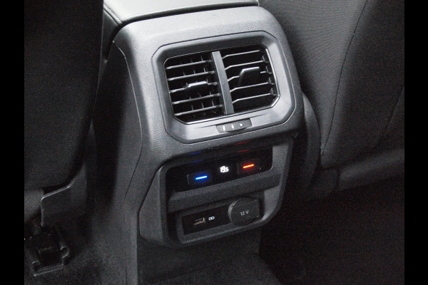 Volkswagen Tiguan Allspace 1.5 TSI Highline Business R 7p. | Panoramadak | Trekhaak | Camera | Sfeerverlichting | Apple Carplay | NL-Auto |
