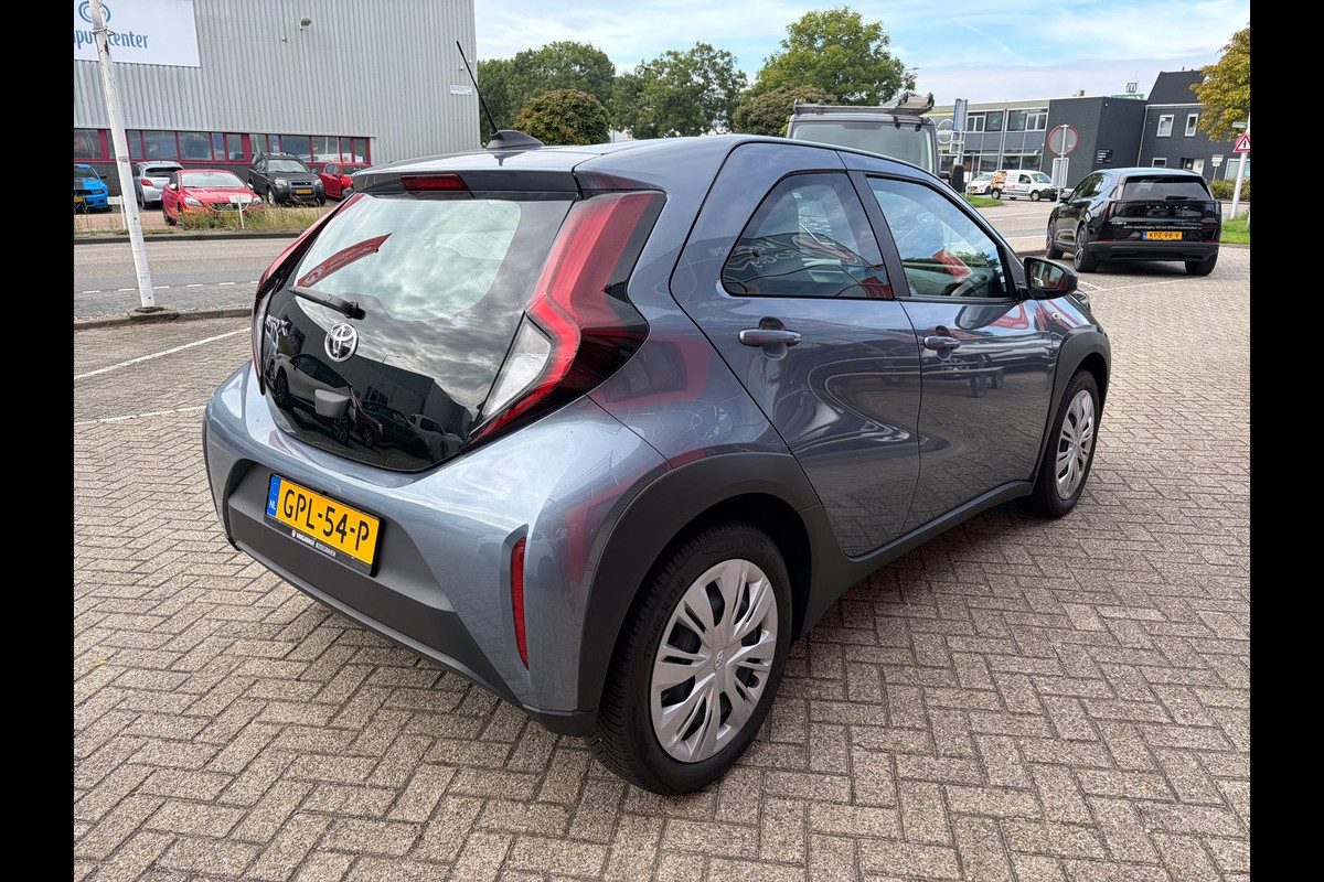 Toyota Aygo X 1.0 VVT-i MT Play