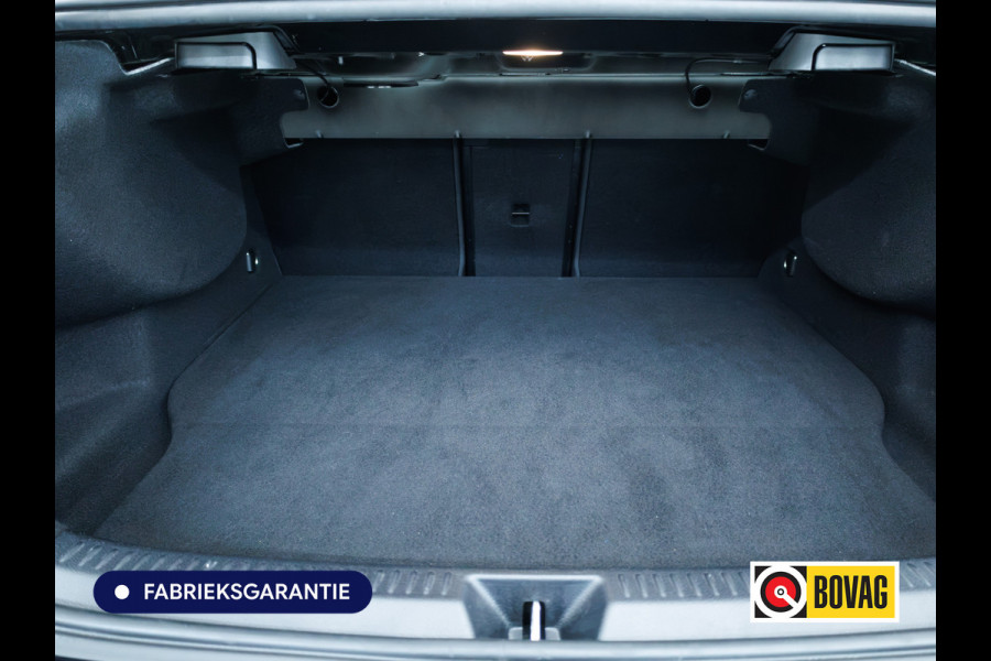Mercedes-Benz A-Klasse 250 e Star Edition AMG Line Night Facelift | Adap. Cruise | Stoelverw. | Sfeerverlichting | Navigatie | App. connect | Camera, Dodehoek waarschuwing, All season banden