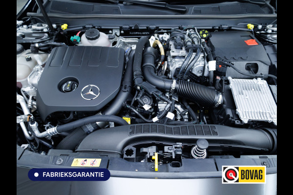 Mercedes-Benz A-Klasse 250 e Star Edition AMG Line Night Facelift | Adap. Cruise | Stoelverw. | Sfeerverlichting | Navigatie | App. connect | Camera, Dodehoek waarschuwing, All season banden