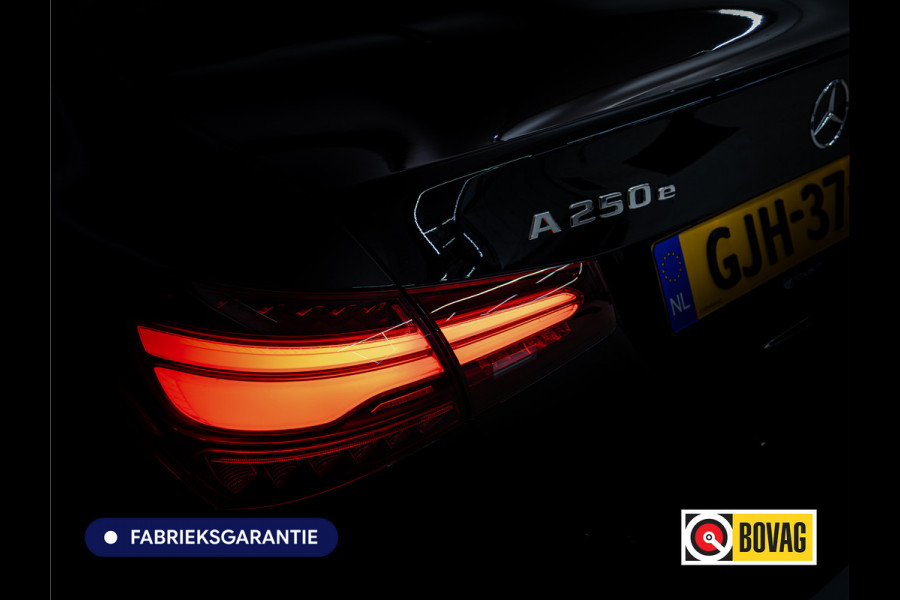 Mercedes-Benz A-Klasse 250 e Star Edition AMG Line Night Facelift | Adap. Cruise | Stoelverw. | Sfeerverlichting | Navigatie | App. connect | Camera, Dodehoek waarschuwing, All season banden
