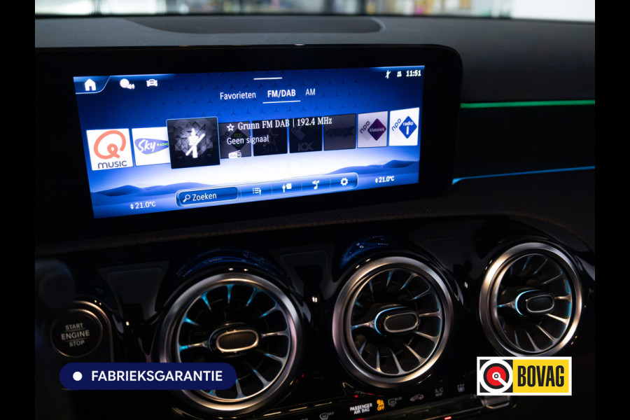 Mercedes-Benz A-Klasse 250 e Star Edition AMG Line Night Facelift | Adap. Cruise | Stoelverw. | Sfeerverlichting | Navigatie | App. connect | Camera, Dodehoek waarschuwing, All season banden