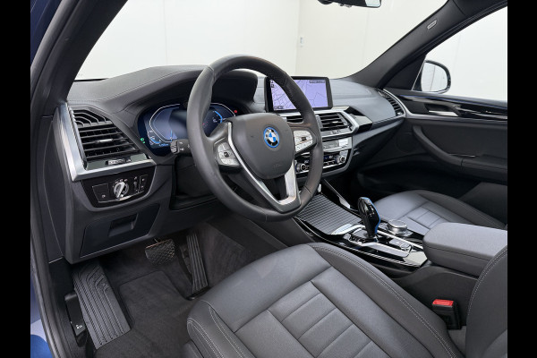 BMW iX3 Panoramadak SOH 99% Leder Adap.Cruise Camera Apple Carplay Android Auto 3-Zone Ecc Executive 80kWh Elek.Achterklep Adaptief onderstel Stoelverwarming Pdc Lmv Led Elek.Stoelen Isofix Bluetooth