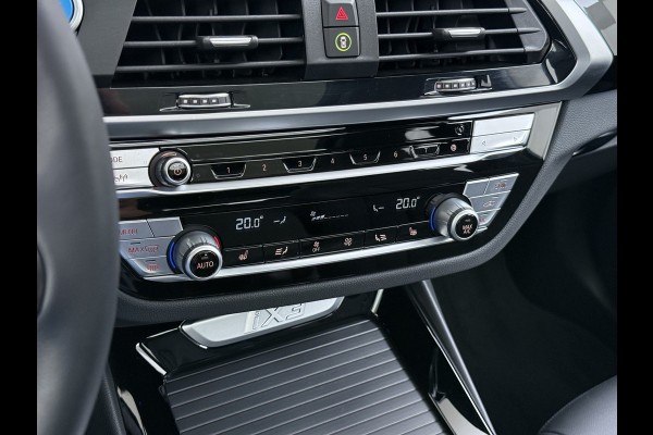 BMW iX3 Panoramadak SOH 99% Leder Adap.Cruise Camera Apple Carplay Android Auto 3-Zone Ecc Executive 80kWh Elek.Achterklep Adaptief onderstel Stoelverwarming Pdc Lmv Led Elek.Stoelen Isofix Bluetooth
