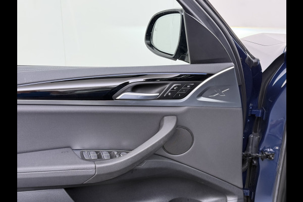 BMW iX3 Panoramadak SOH 99% Leder Adap.Cruise Camera Apple Carplay Android Auto 3-Zone Ecc Executive 80kWh Elek.Achterklep Adaptief onderstel Stoelverwarming Pdc Lmv Led Elek.Stoelen Isofix Bluetooth