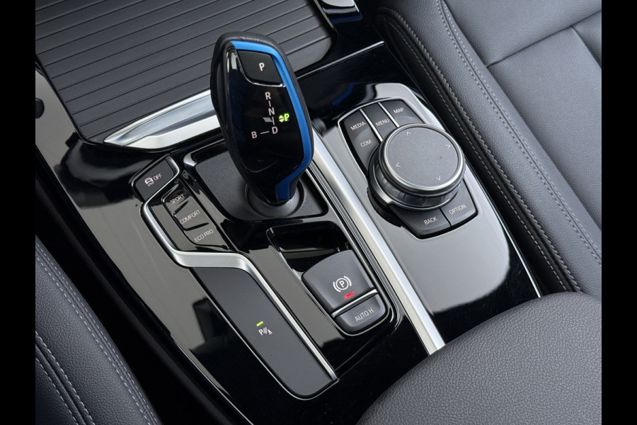 BMW iX3 Panoramadak SOH 99% Leder Adap.Cruise Camera Apple Carplay Android Auto 3-Zone Ecc Executive 80kWh Elek.Achterklep Adaptief onderstel Stoelverwarming Pdc Lmv Led Elek.Stoelen Isofix Bluetooth